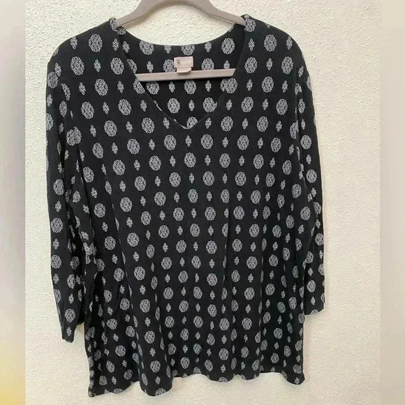 Chico’s Geometric-Print V-Neck Top - Preowned Size 4 - Picture 4 of 6